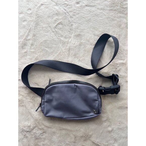 Lululemon Everywhere Belt Bag In Shiny Lavender With Adjustable Strap & Zipper - Picture 1 of 9